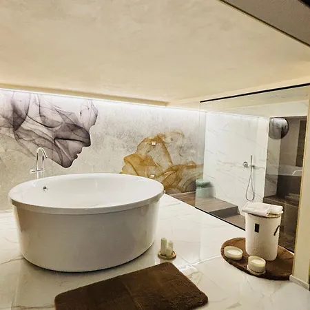 Golden Apartment *